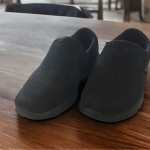 Skechers men black loafer. Size 8